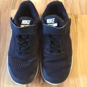 Nike Free Rn Tennis Shoes Velcro Strap Black/White
